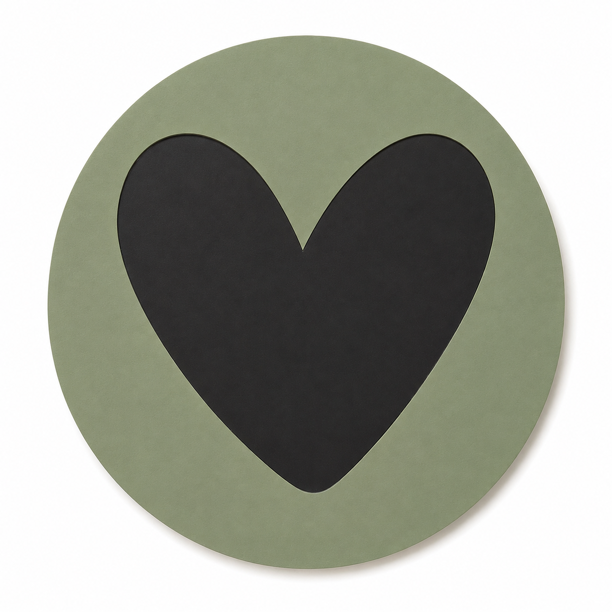 Assise en contreplaqué bouleau et linoléum motif coeur noir sur fond vert sauge. Produit fabriqué par Hey Ben !, atelier d'ébénisterie à Loix sur l'île de ré