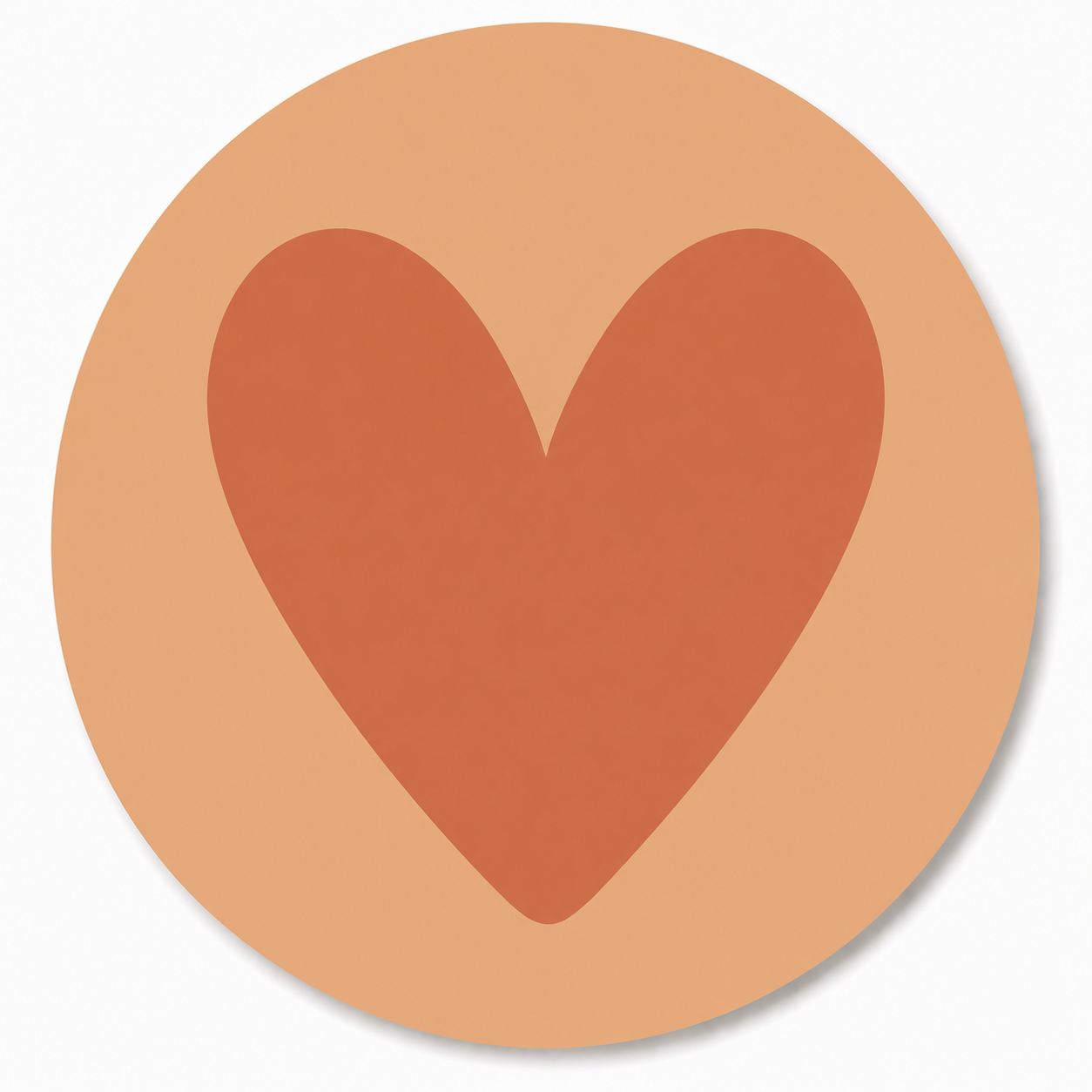 Assise en contreplaqué bouleau et linoléum motif coeur rouge sur fond beige. Produit fabriqué par Hey Ben !, atelier d'ébénisterie à Loix sur l'île de ré