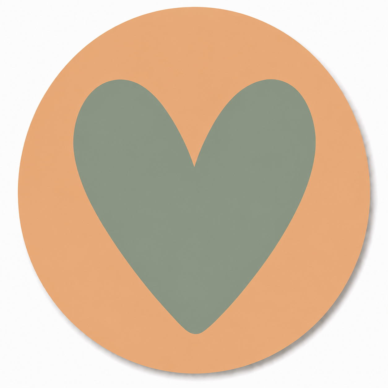 Assise en contreplaqué bouleau et linoléum motif coeur vert sauge sur fond beige. Produit fabriqué par Hey Ben !, atelier d'ébénisterie à Loix sur l'île de ré
