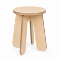 Tabouret avec piètement"ré-gulier", chevet ou guéridon en contreplaqué bouleau brut, poncé. Produit fabriqué par Hey Ben !, atelier d'ébénisterie à Loix sur l'île de ré