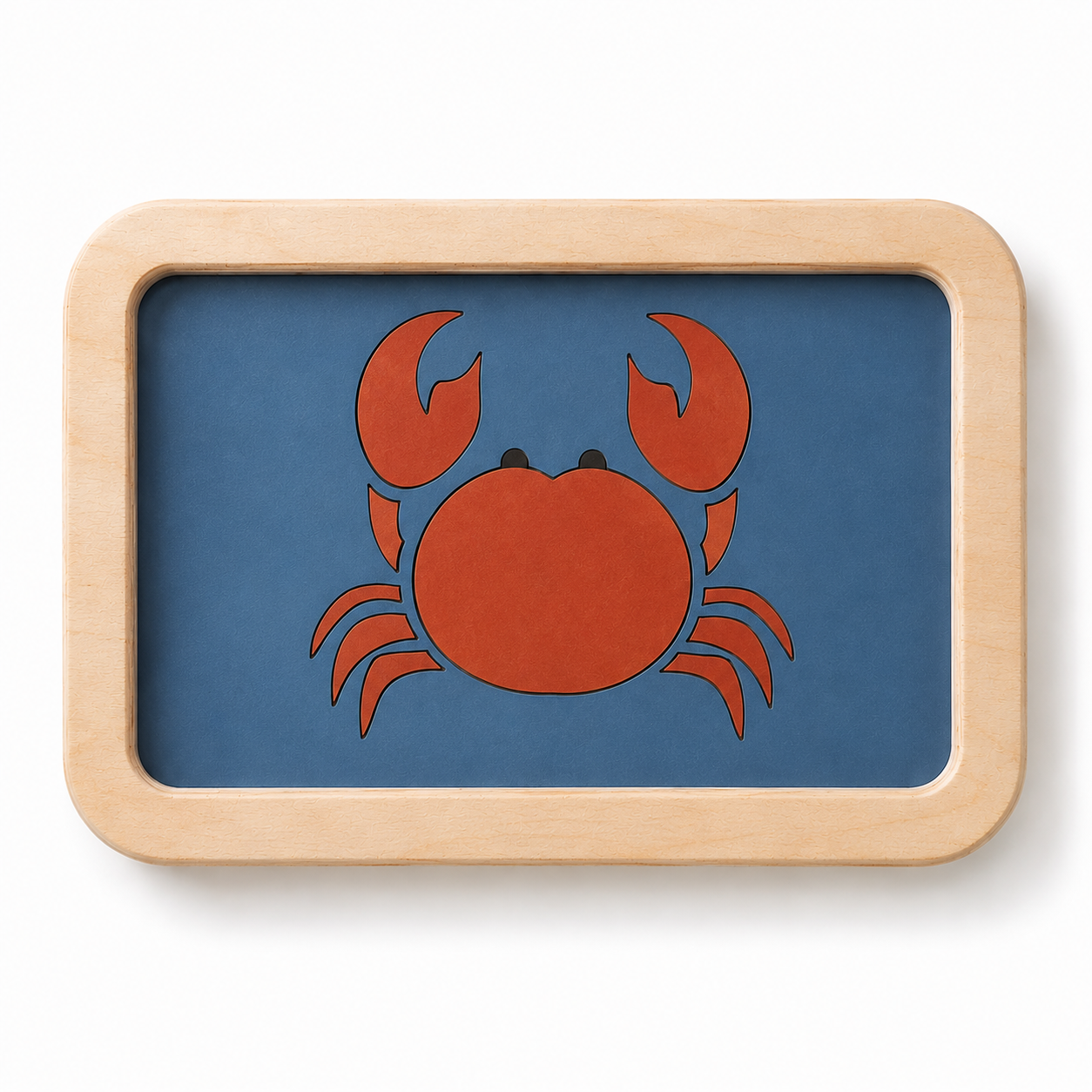Vide-poche ou petit plateau en bois et linoléum motif crabe rouge sur fond bleu. Produit fabriqué par Hey Ben !, atelier d'ébénisterie à Loix sur l'île de ré